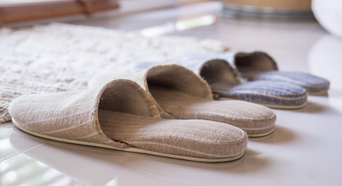 zapatillas-entrada-casa.jpg