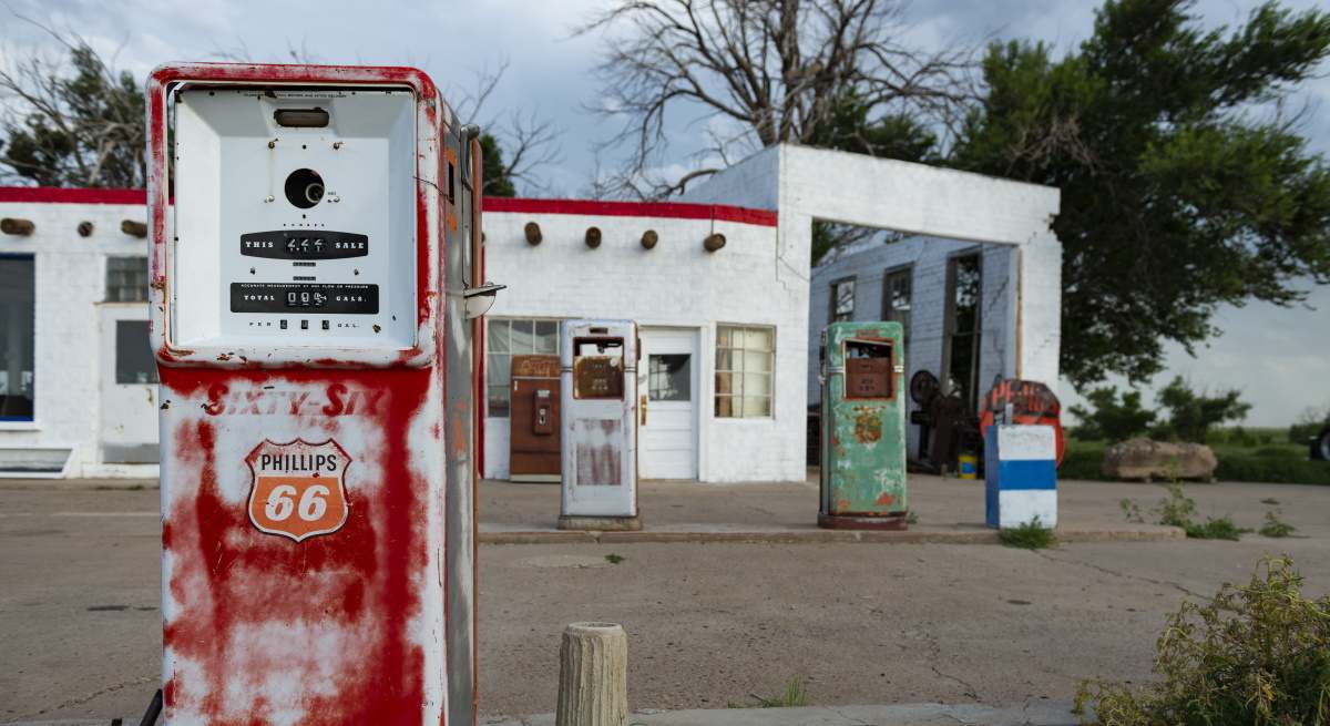 Una gasolinera cerrada