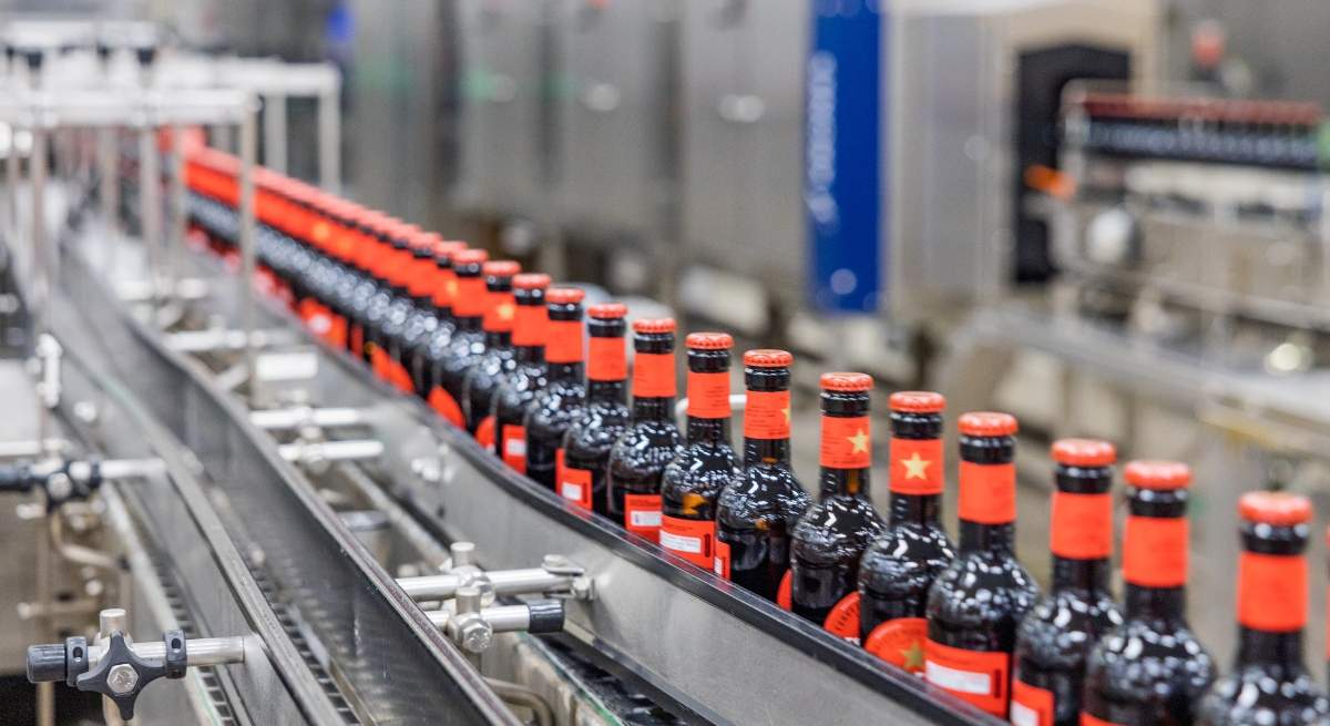 Linea-de-produccion-de-Estrella-Damm.jpg