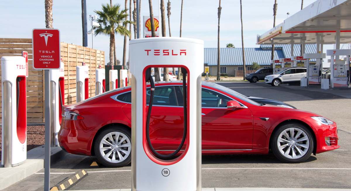 tesla-supercargadores-Dreamstime.jpg