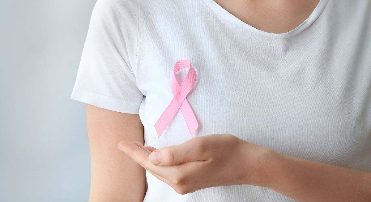 El cáncer de mama es una enfermedad en la cual las células de la mama se multiplican sin control