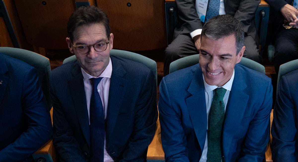 El presidente de Prisa, Joseph Oughourlian, y el presidente del Gobierno, Pedro Sánchez
