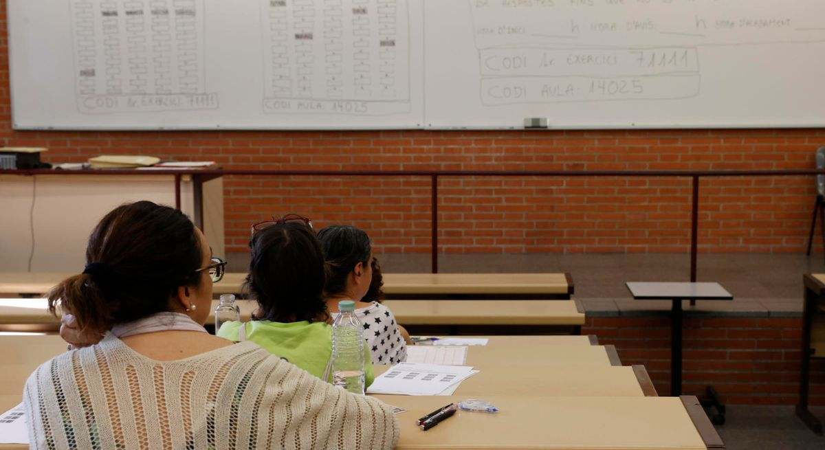 opositores-durante-el-examen-efe.jpg