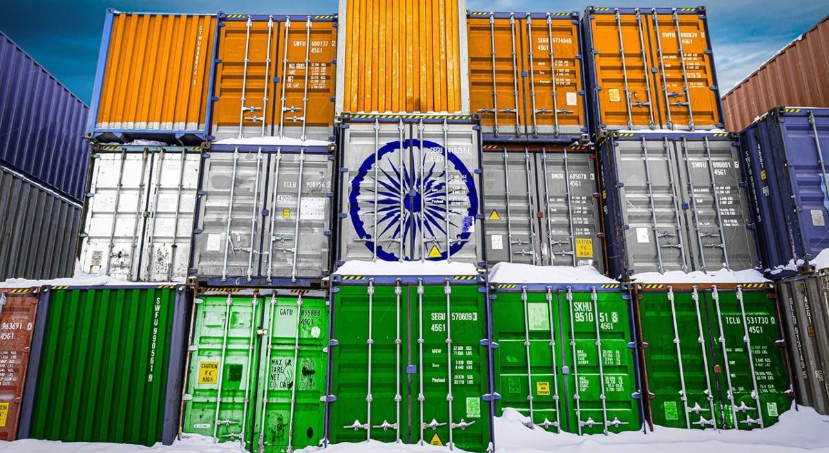 Contenedores con la bandera de la India