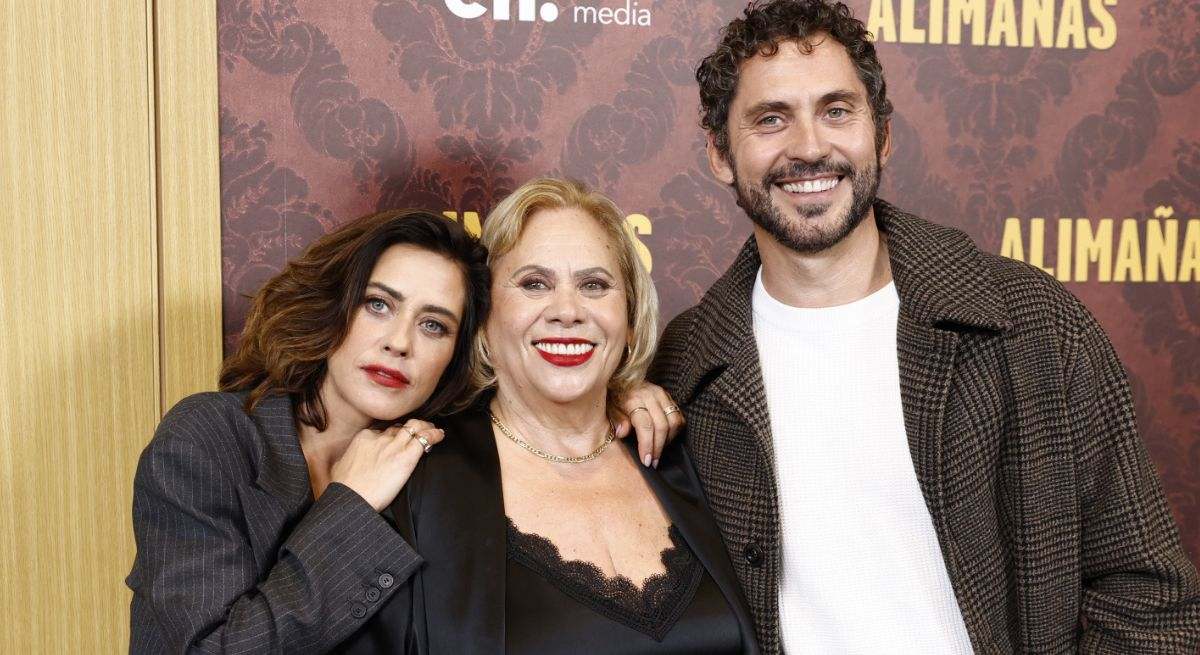 María León / Carmina / Paco León