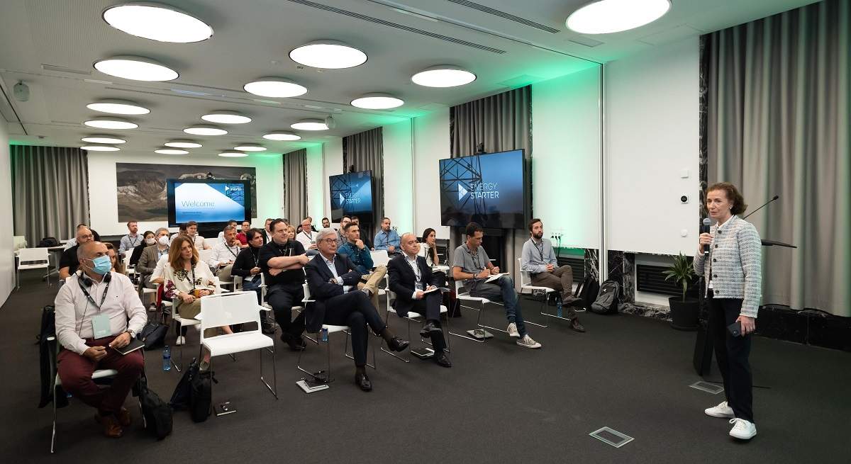 Yolanda-Fernandez-dio-la-bienvenida-a-las-startups-participantes-en-Energy-Starter.jpg