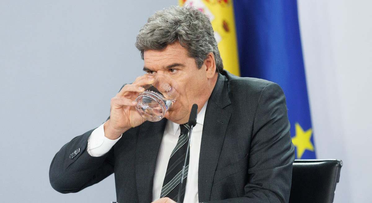 Jose-Luis-Escriva-bebiendo-agua-EP.jpg