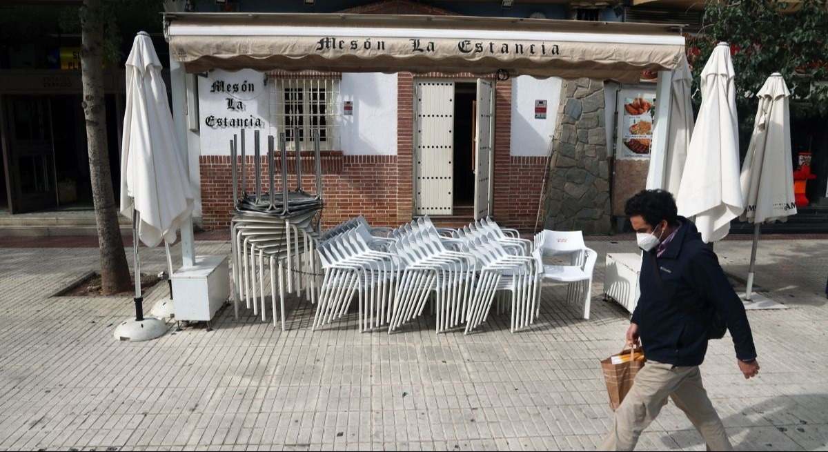 Imagen de un bar cerrado durante la pandemia