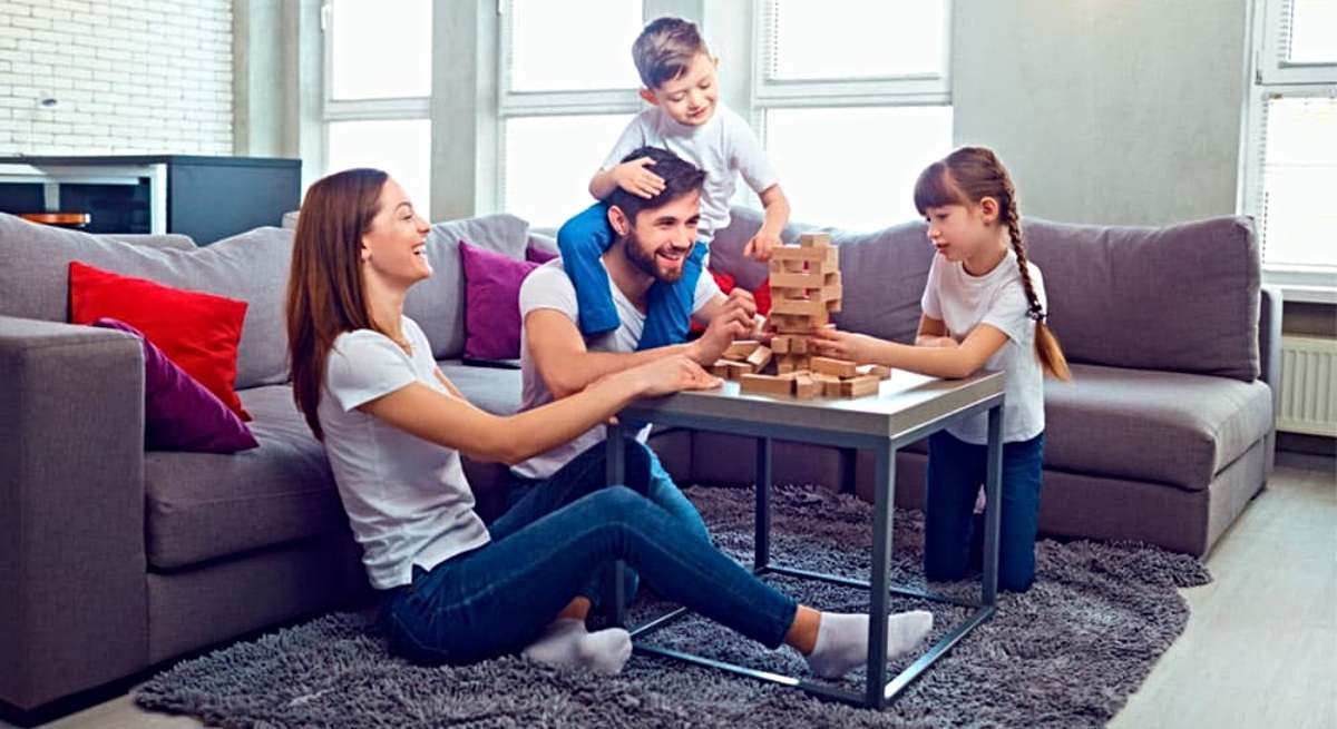 Una familia en su hogar