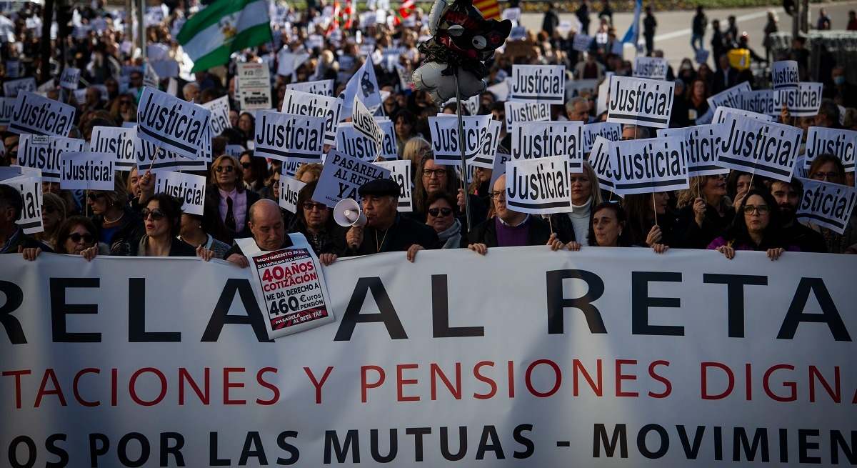Los abogados mutulistas se manifiestan para mejorar sus pensiones