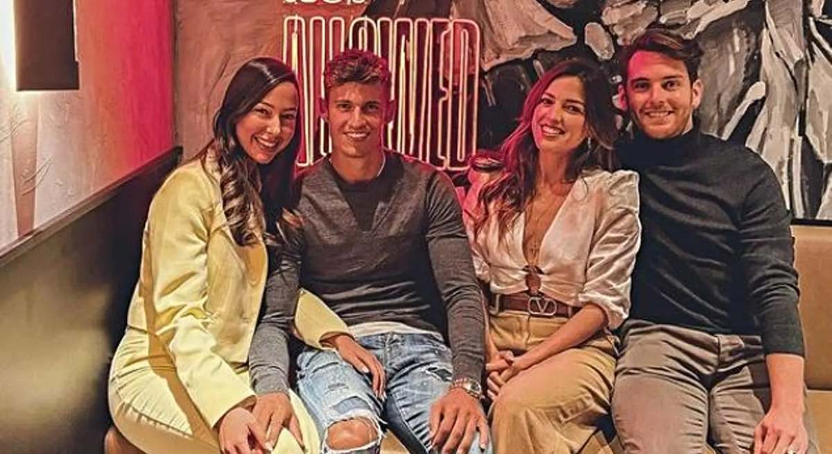 Marcos Llorente e Ibai Gómez con sus parejas en uno de los restaurante de ambos, el Bombasic de Madrid / Instagram