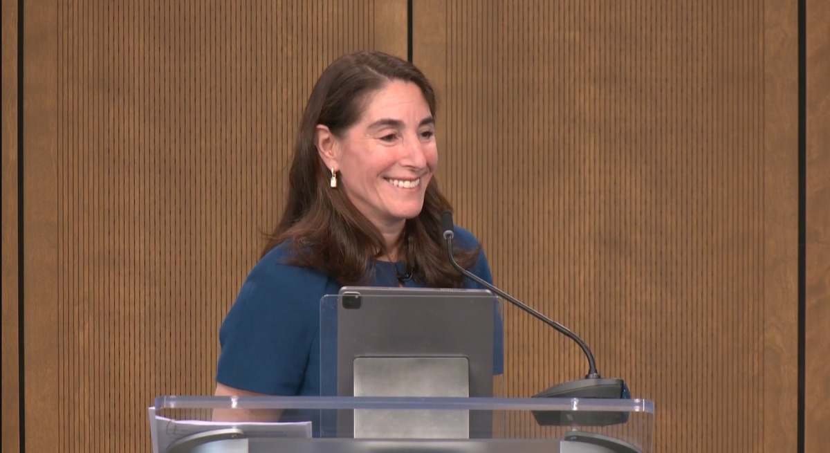 Beth Hammack, en un discurso. Foto: Fed de Cleveland.