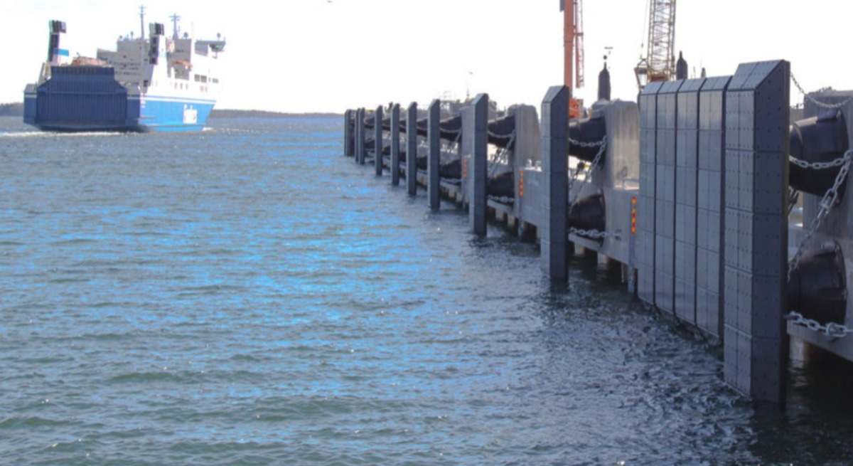 Protectores en un muelle portuario fabricados por Shibata Fender Team.