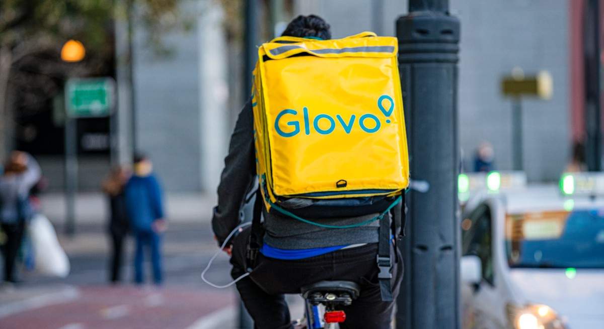 Glovo-espaldas-istock.jpg