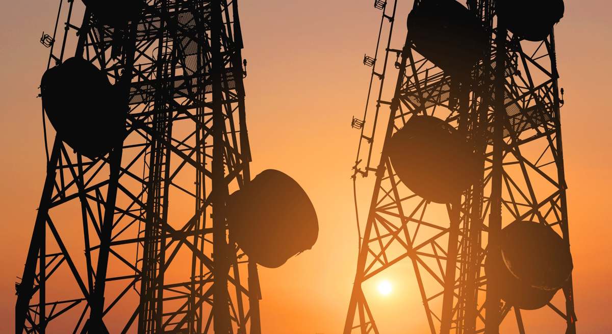 torres-telecos-dreamstime-1200x655.jpg