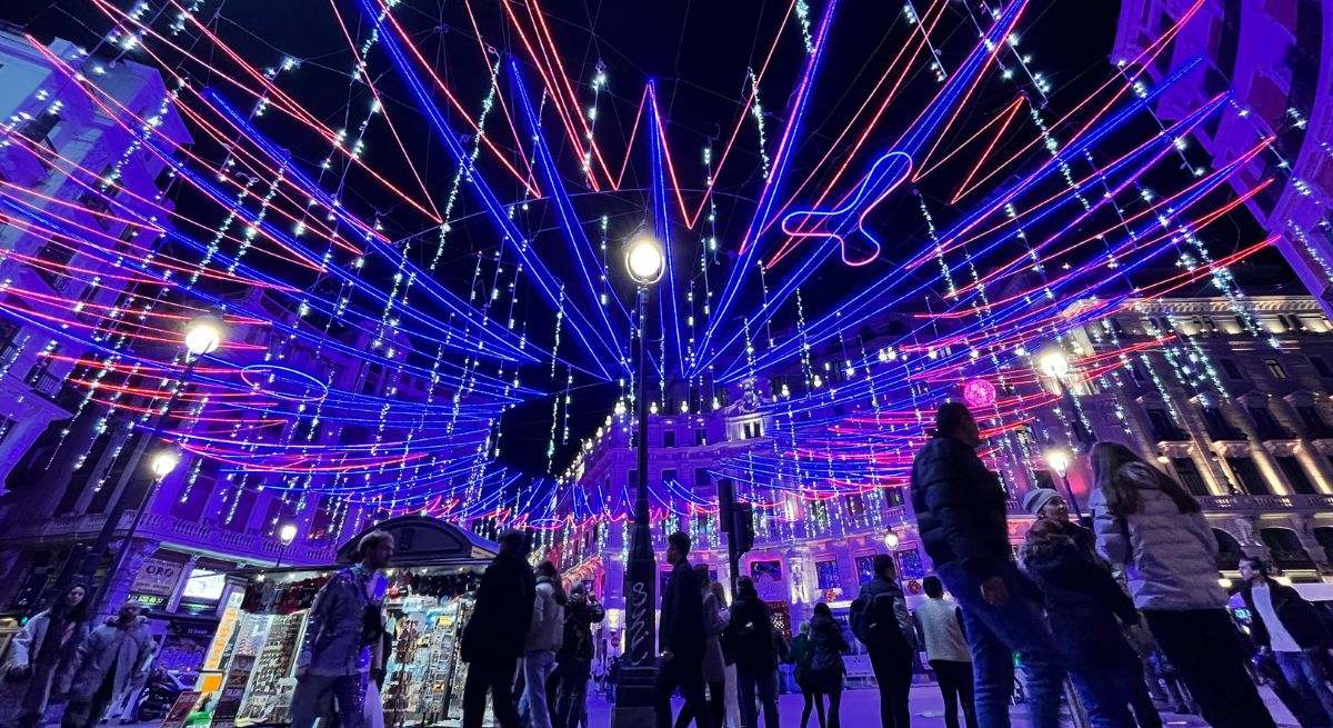 Las luces de navidad en una ciudad española