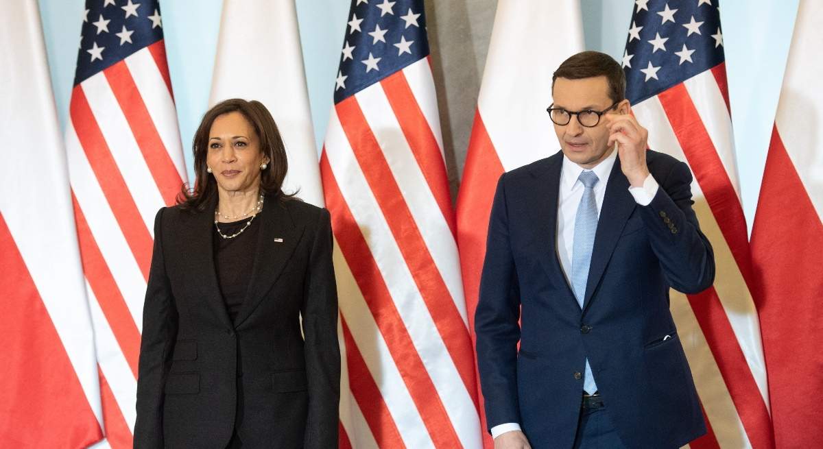 kamala-harris-vicepresidenta-eeuu-primer-ministro-polaco-Mateusz-Morawiecki-europapress-ep.jpg
