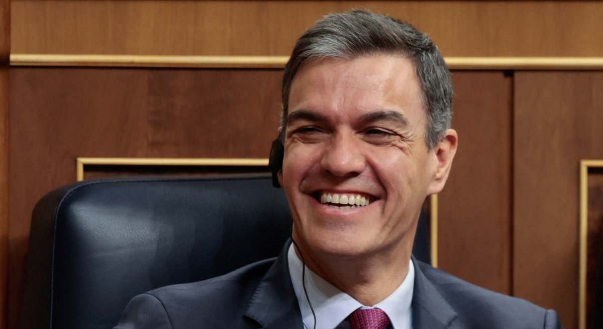 pedro-sanchez-sonrie-auriculares-efe.jpg
