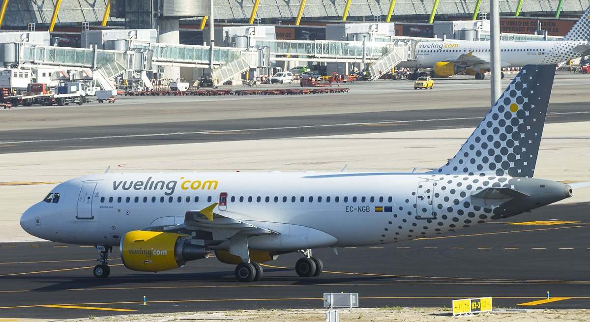 Un avión de Vueling en el aeropuerto de Barajas.