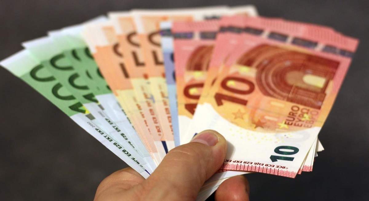 dinero-rentabilidad-billetes-euros-pixabay-1200x655.jpg