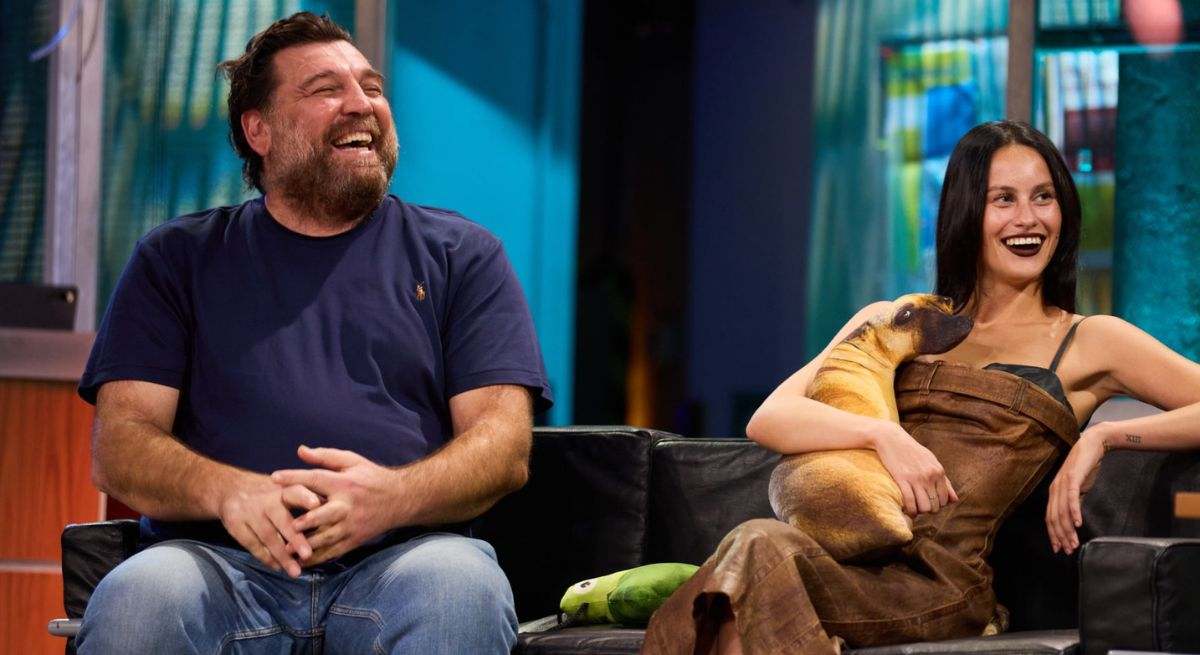 Hovik Keuchkerian y Milena Smit en la revuelta