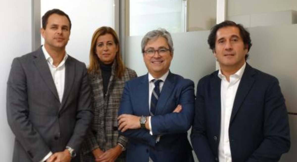 Firma-AZVI.jpg