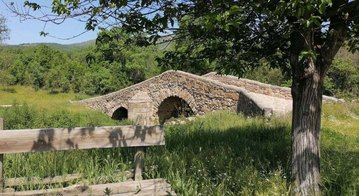 Puente medieval en canencia