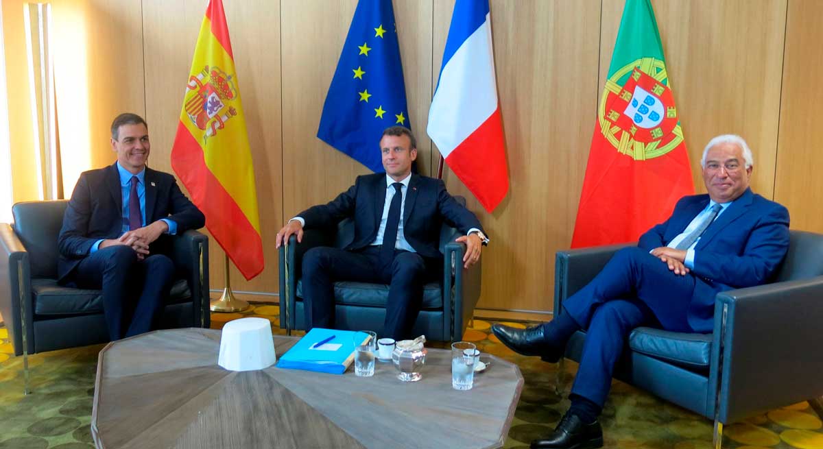 El presidente del Gobierno Pedro Snchez el presidente francsEmmanuel Macron y el primer ministro portugus Antnio Costa