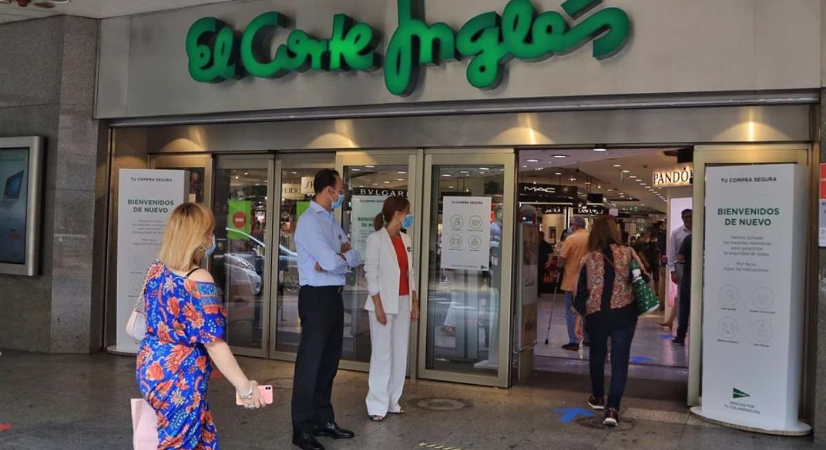Entrada de un establecimiento de El Corte Inglés / EP