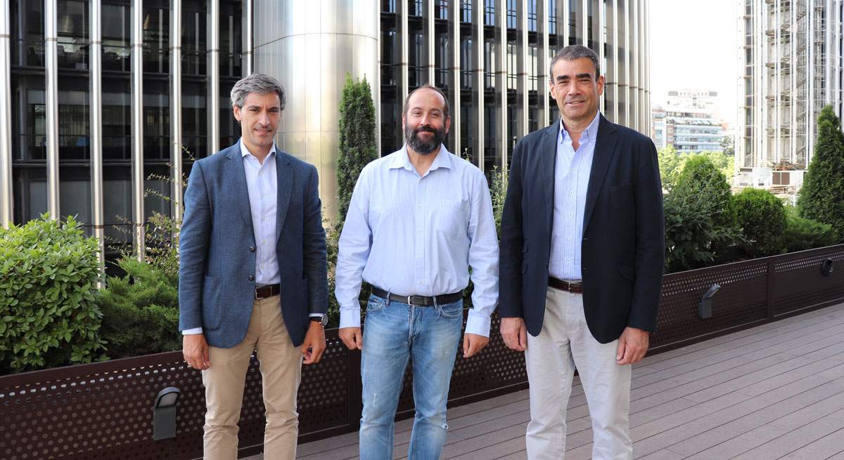 De-izqda-a-drcha-Fernando-Jimenez-responsable-de-Auren-startups-360-Adrian-Martinez-CEO-de-tQuity-y-pedro-Trucharte-coordinador-general-de-tQuity.jpg