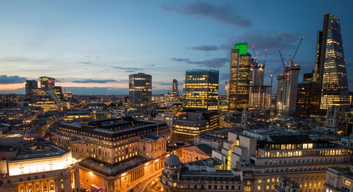 londres-de-noche-Bloomberg.jpg