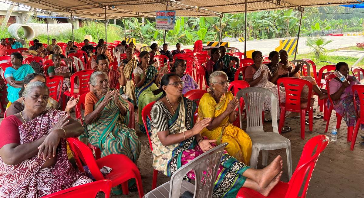mujeres-puerto-adani-india-reuters.jpg