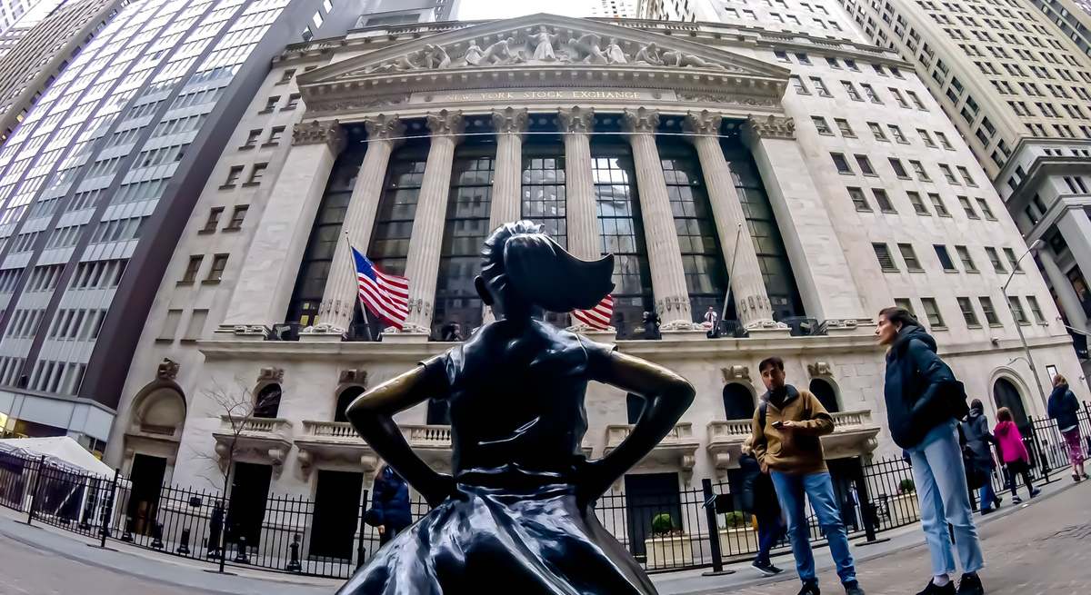 wall-street-nina-estatua-dreamstime.jpg