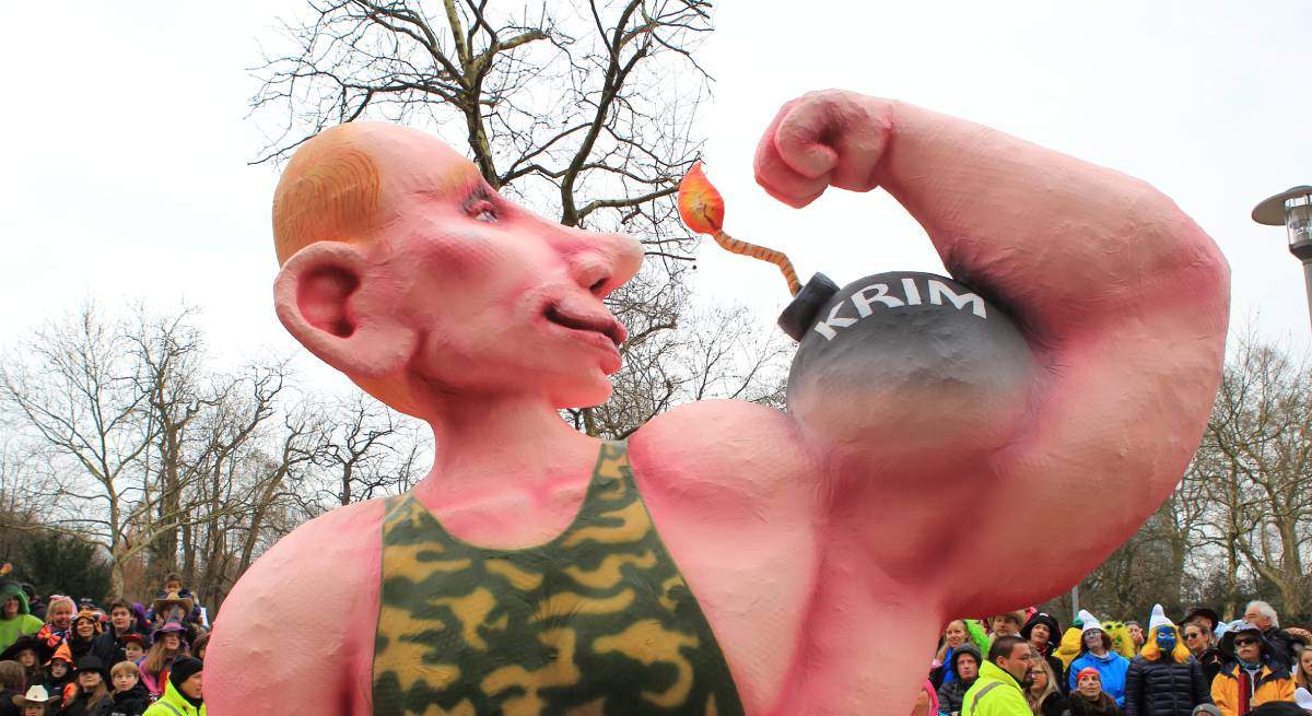 titere-gigante-putin-musculo-istock.jpg