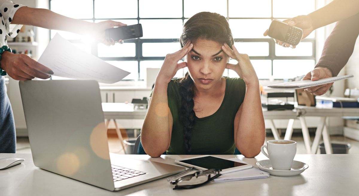 El consejo de una entrenadora personal para todas las personas que trabajan sentados: "Mejora tu postura, fortalece el core y te mantiene activo"