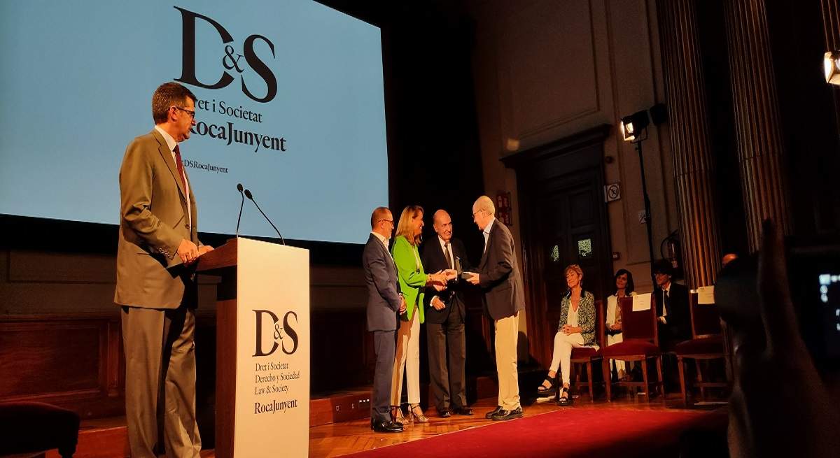EuropaPress_4774674_roca_junyent_premia_james_thornton_defensa_medio_ambiente_derecho.jpg