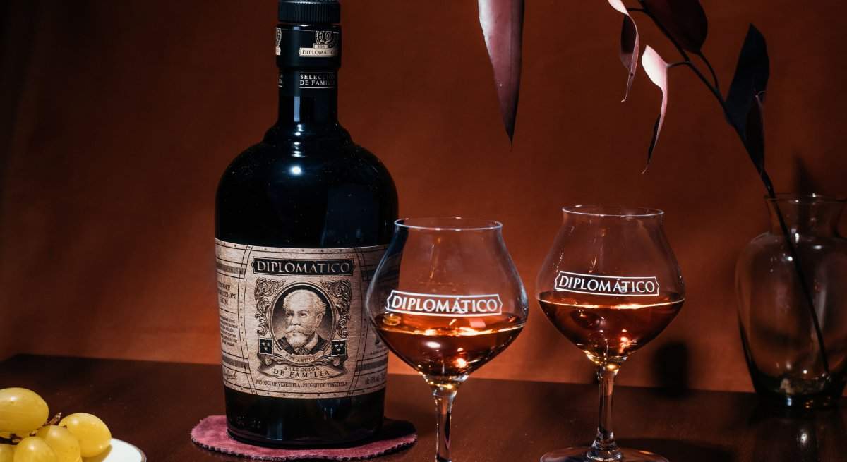 diplomatico.jpeg