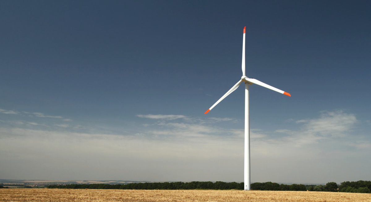 eolica-aerogenerador-campo-dreamstime-1200x655.jpg