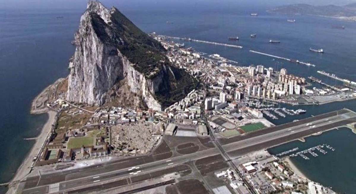 El Peñón de Gibraltar desde el cielo de la Bahía de Algeciras
