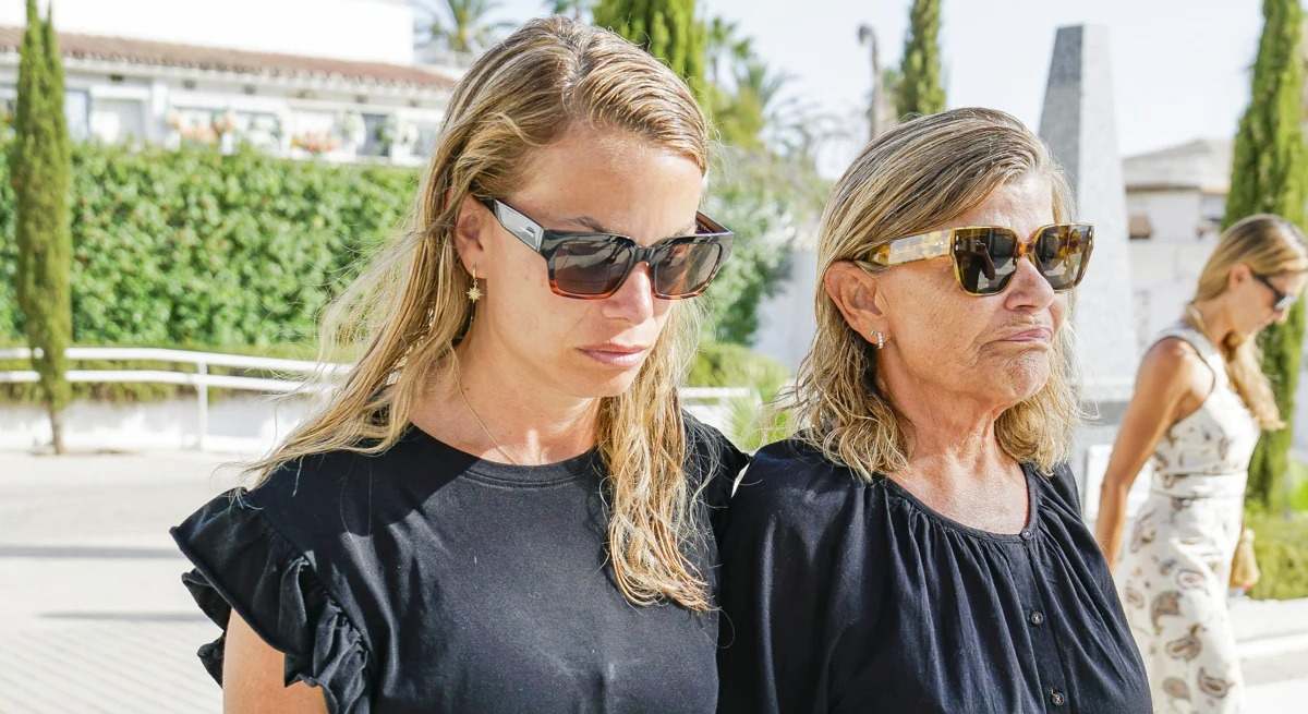 Cari Lapique y Carla Goyanes
