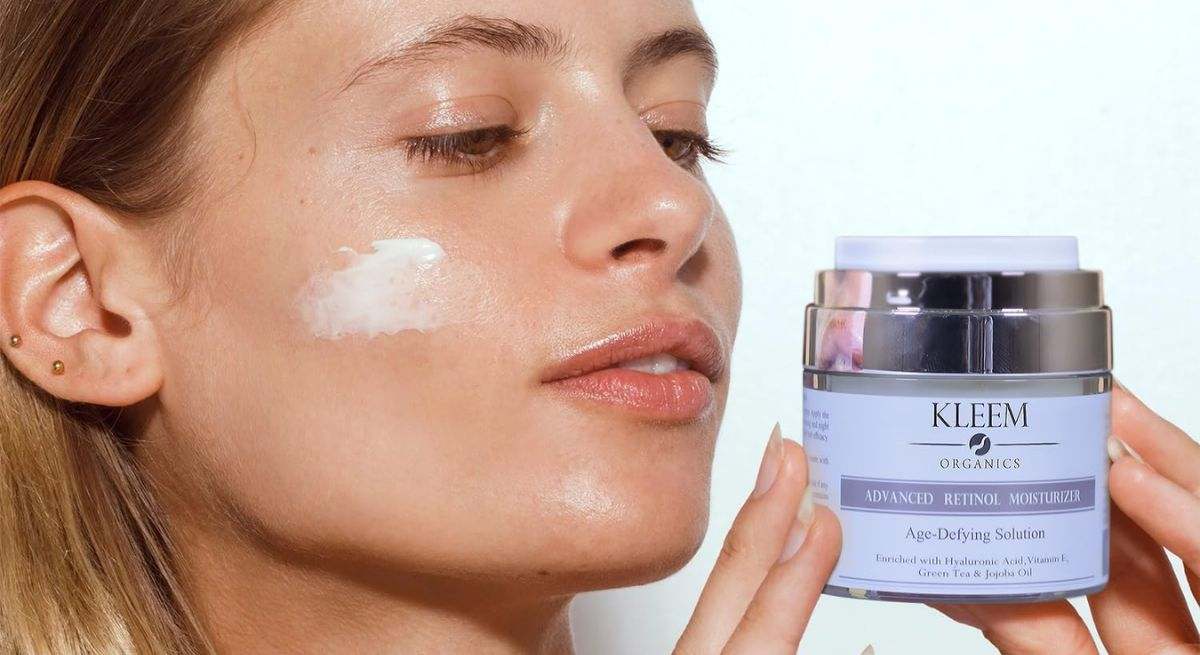 Crema hidratante facial con ácido hialurónico y retinol de Kleem