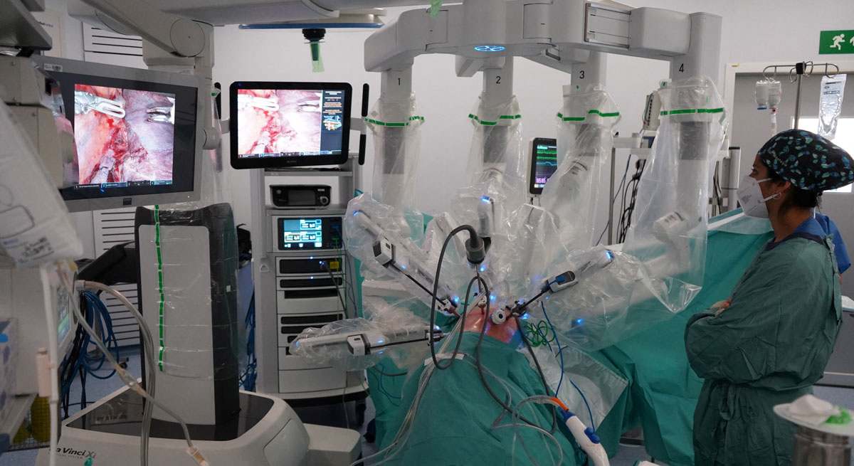 Medical-staff-from-V-116763907_web.jpg