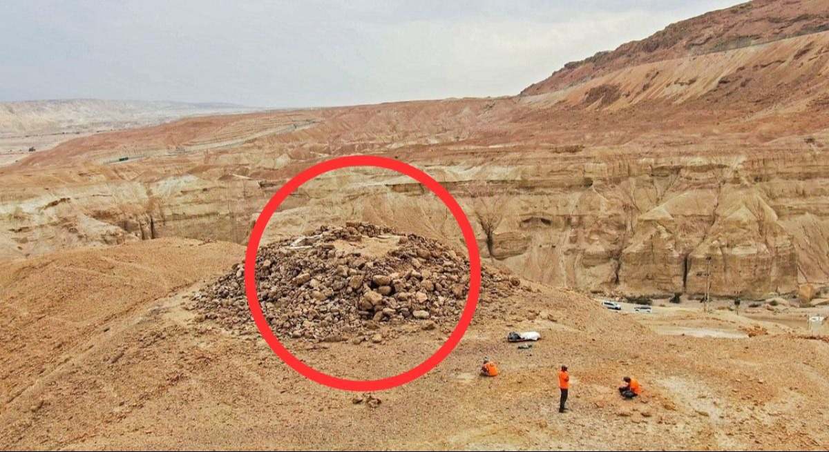 Pirámide en el desierto de Judea