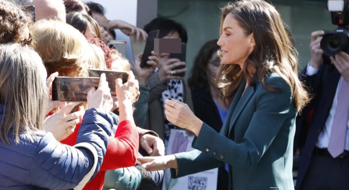 Letizia-leon-traje-pantalon