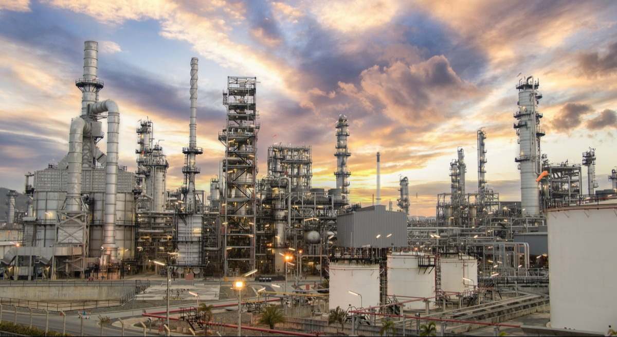 Refinería (iStoc)