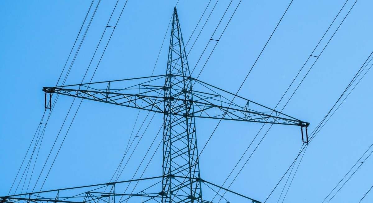 Una torre eléctrica / EP