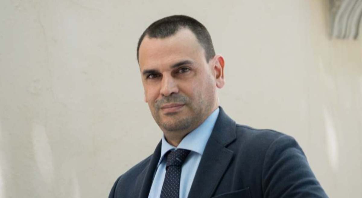 Alberto González Amador.