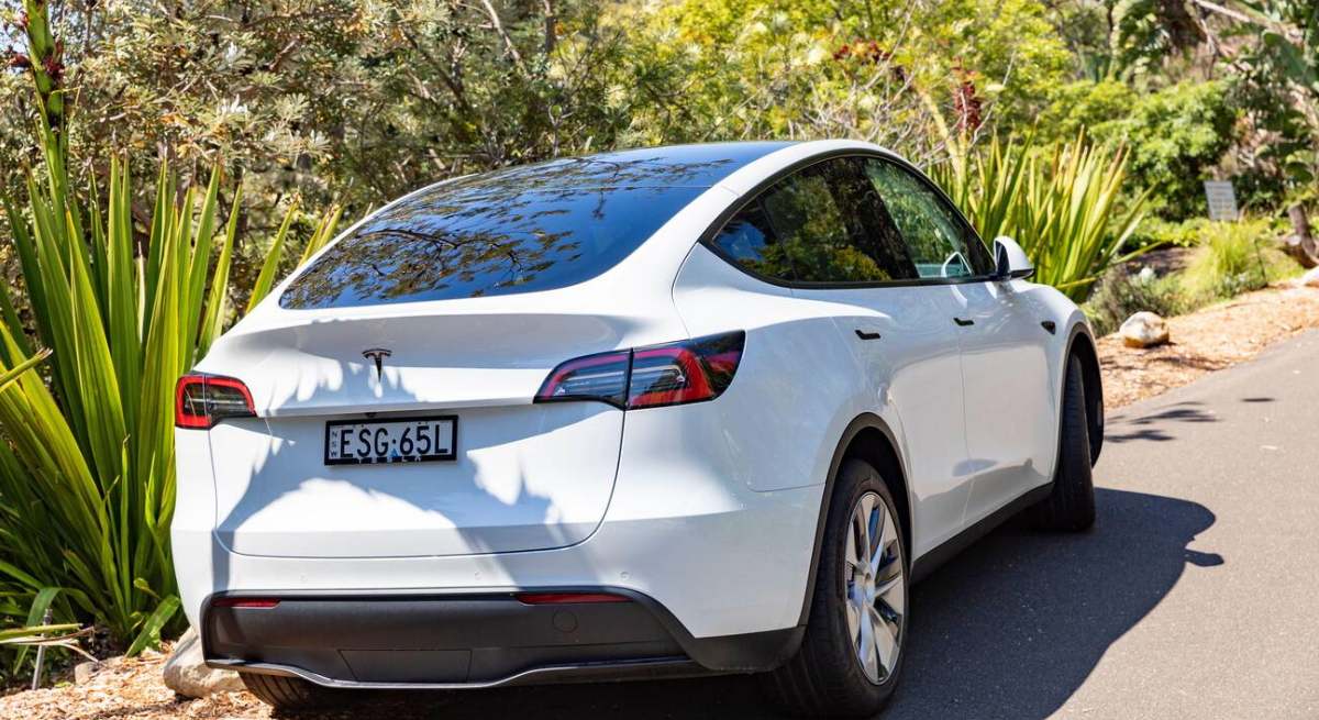 tesla-model-y-alamy.jpg