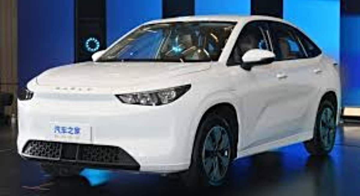 Un coche eléctrico chino de la marca Cao Cao