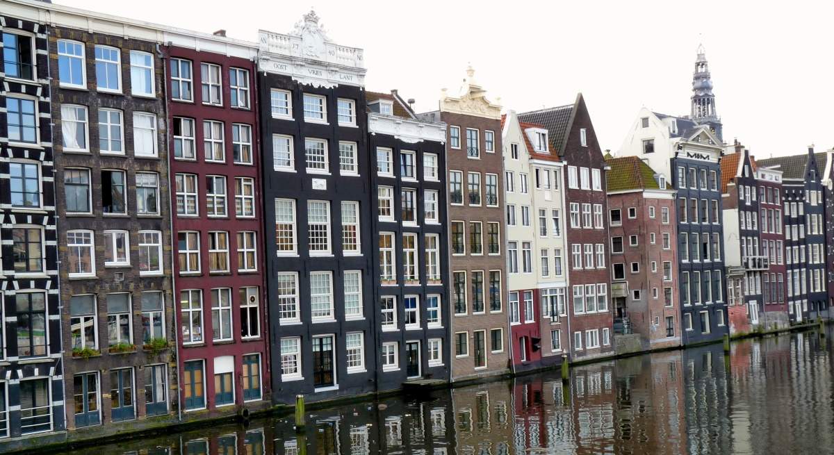 pisos-amsterdam-istock.jpg